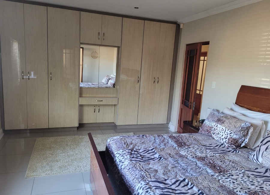 5 Bedroom Property for Sale in Goodwood Park Western Cape